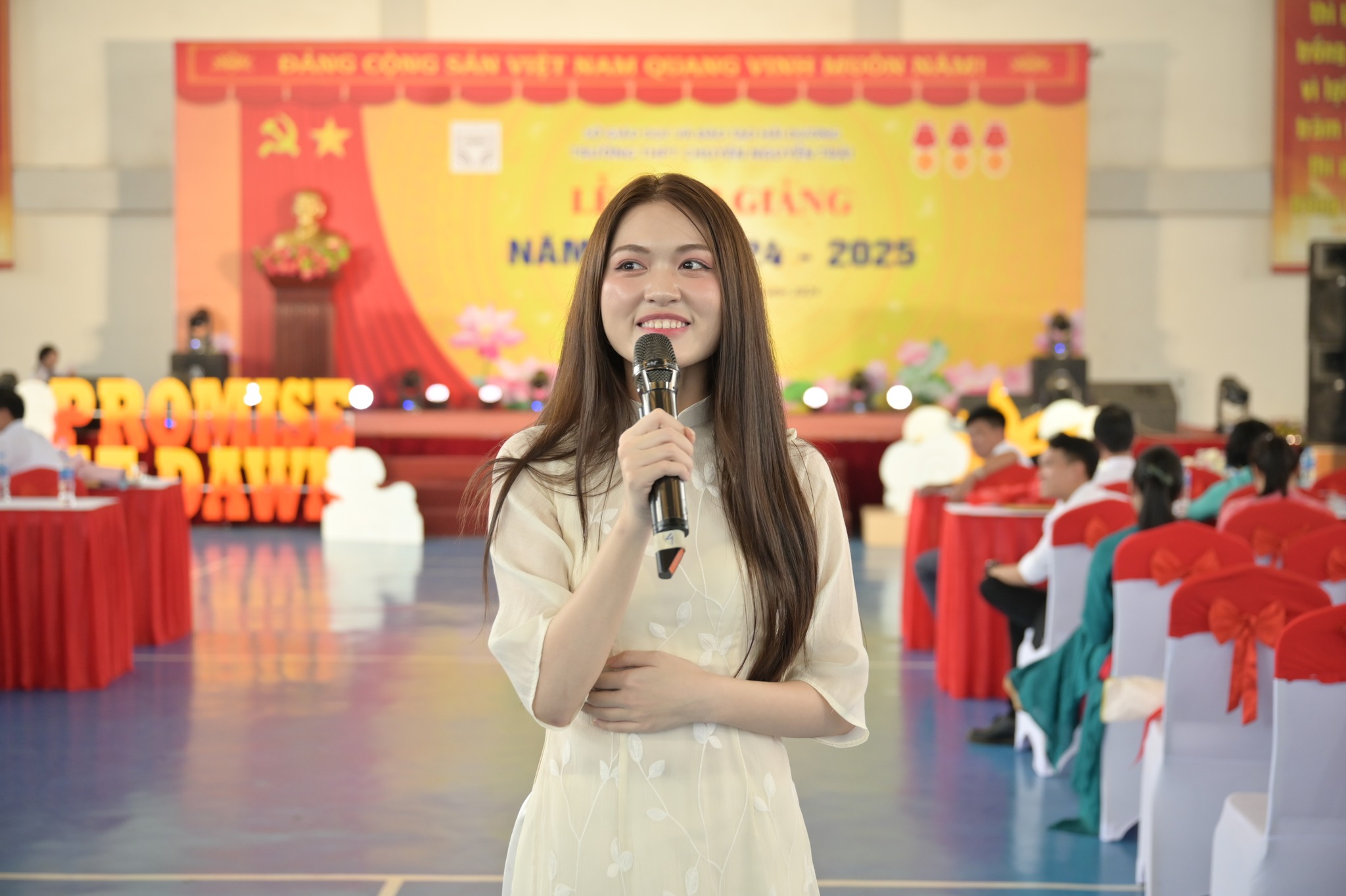 Nhấn để phóng to